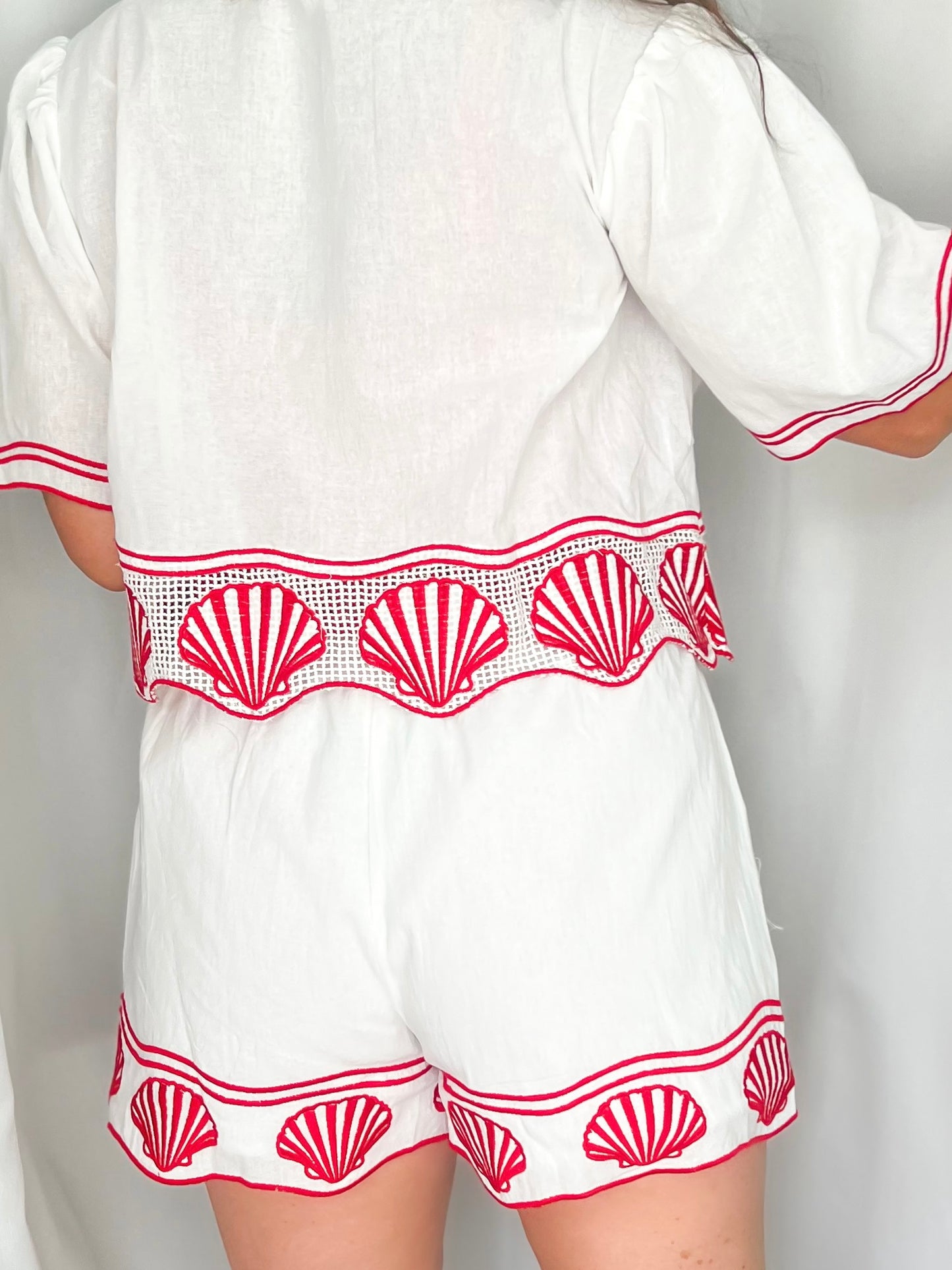 Seashell Scallop Woven Shorts